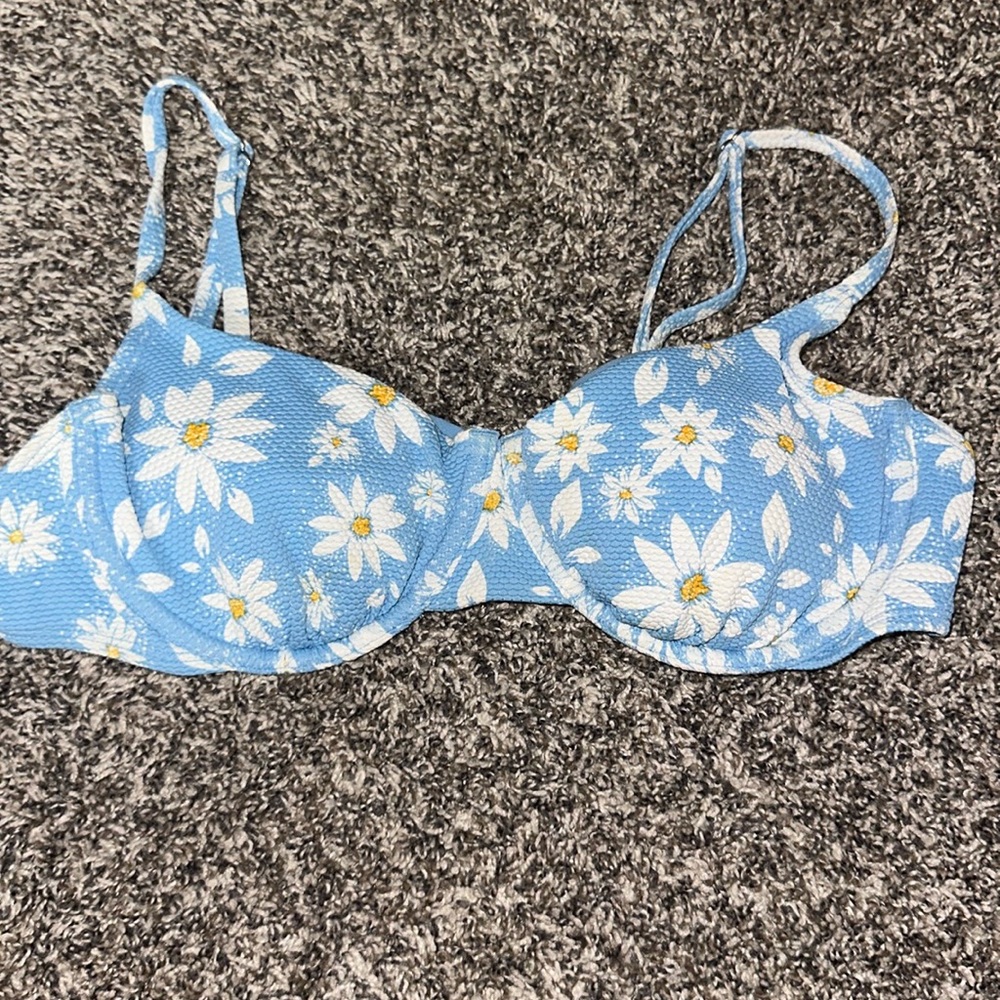 Sunflower bikini top!! 💙🤍💛